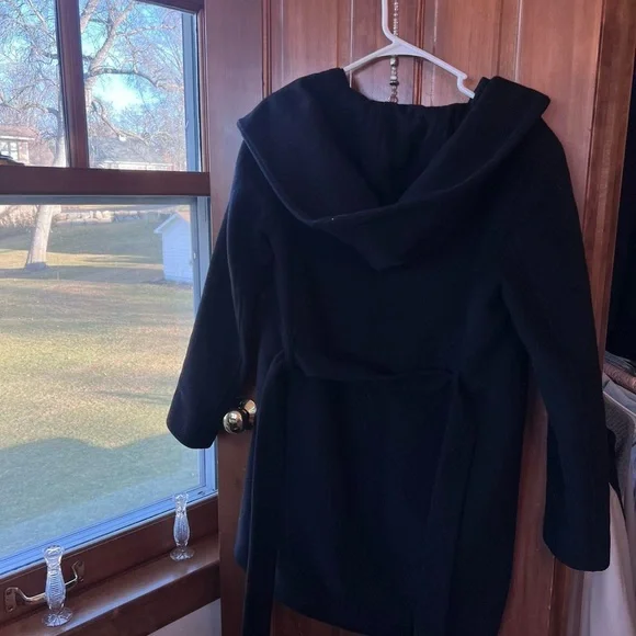 Aritzia coat - Picture 4 of 4
